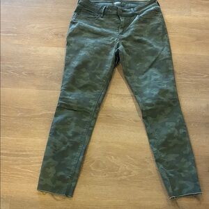 Old Navy Rock Star Camouflage Stretchy Super Skinny Utility Size 8 Pants NWOT